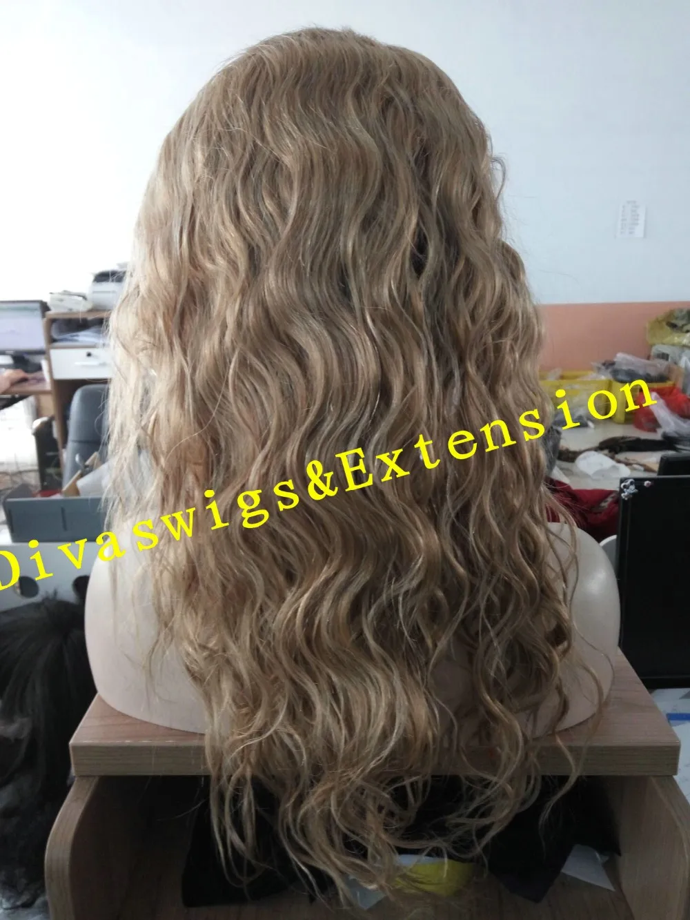 perruque blonde très longue