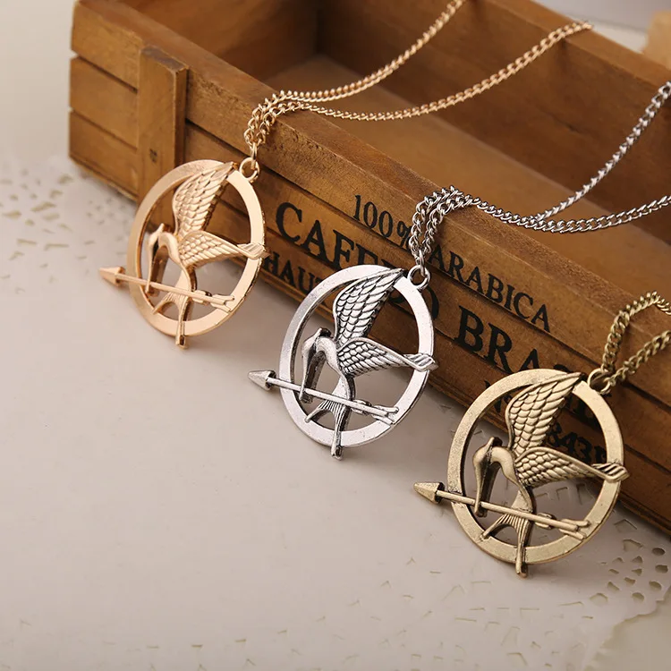 

Fashion metal necklace Double-sided stereoscopic Bird design necklace