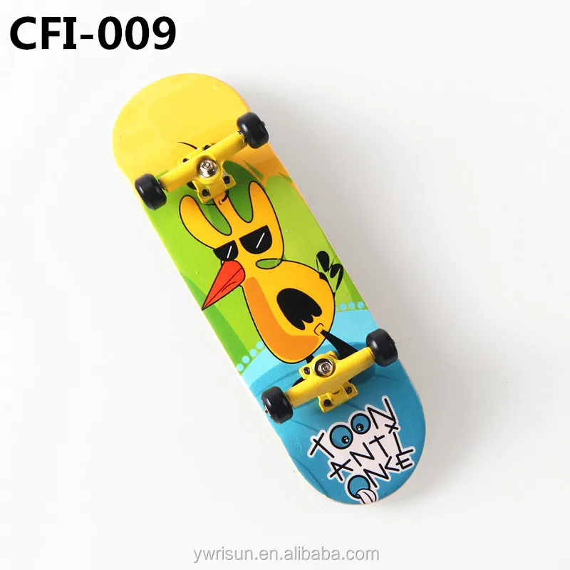 Wholesale Custom Complete Set Canadian Maple Wood Mini Finger Skateboard With Heat Transform