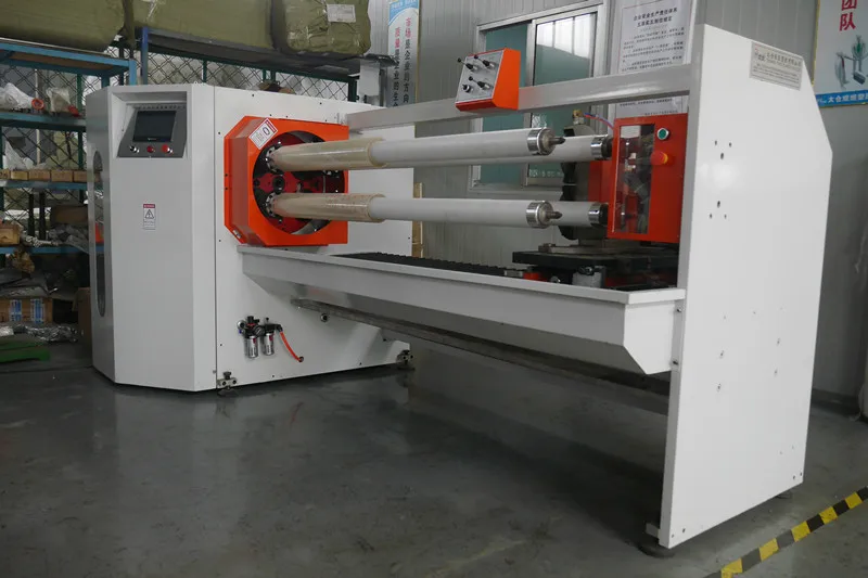 Резак для рулонной бумаги. Автоматическая машина для гвоздей ggs 2000. Установка для резки скотча черного цвета. Roll cutting. Roll cutting.