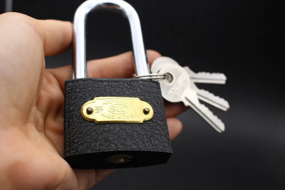 
Vietnam Cambodia Myanmar market hot sale short long shacke black padlock iron pad lock 