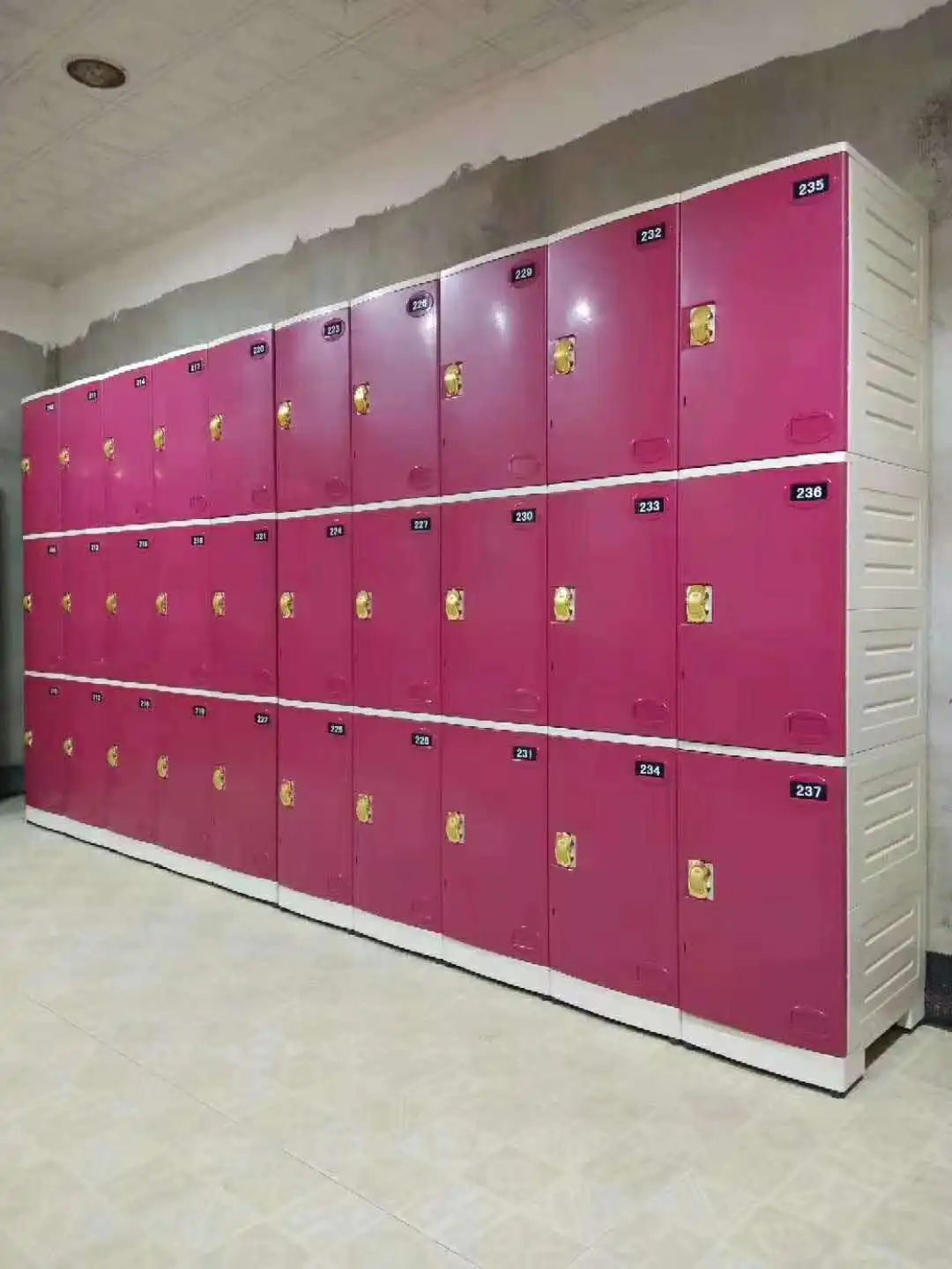 Locker 9.jpg