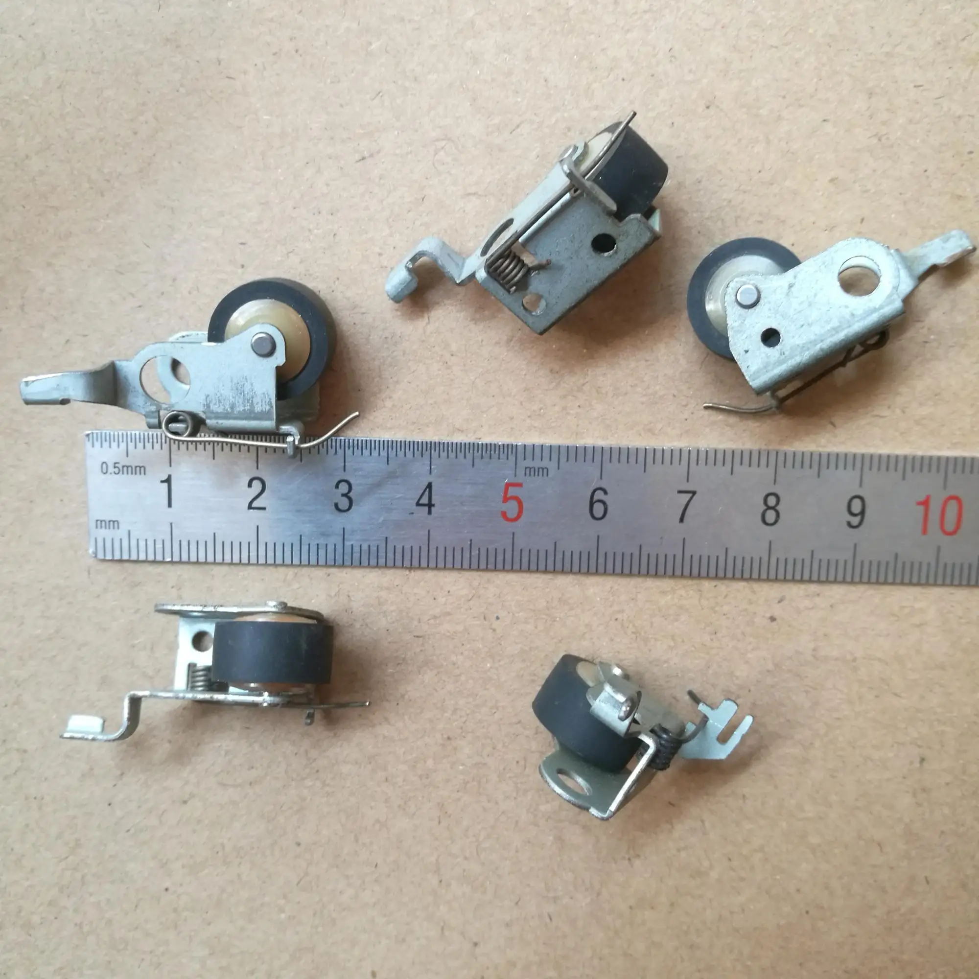 pressure pinch rollers with mounting step
