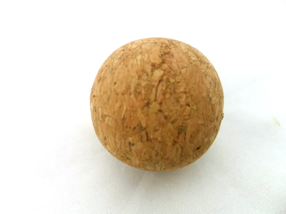 Пробковые шары. Шарик из пробки. Мяч пробковый. Пробковый шарик в керосине. Рисунок с ртутью водой и керосином и.