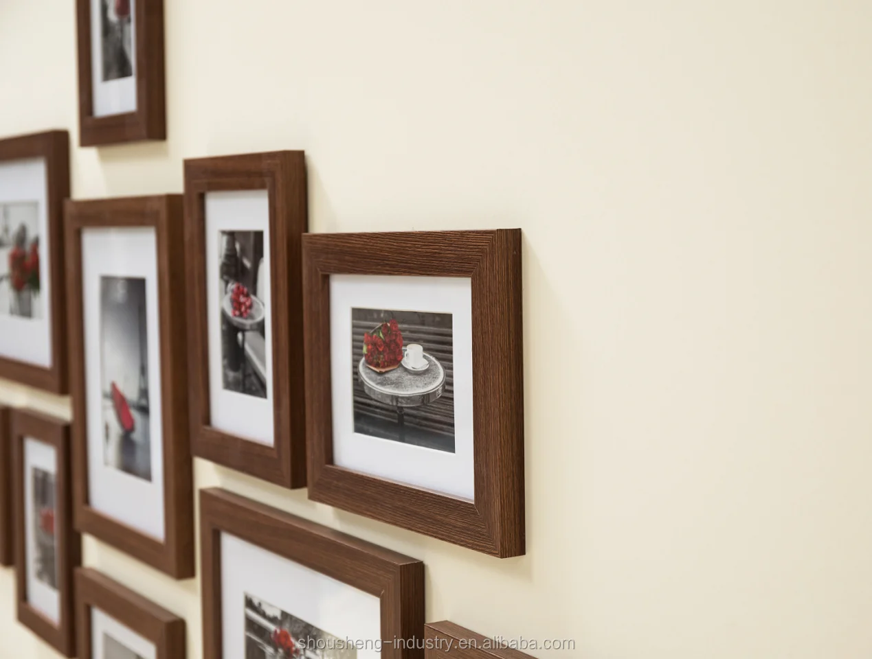 Люди на газоне. Рамка для текста травка. Рамки детские сказочные. Окружение рамкой. Рамка коллаж белая с часами.