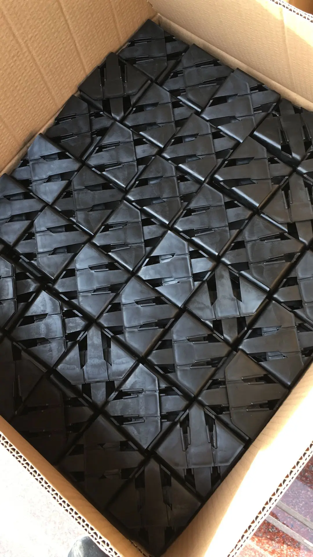 Custom Design Rightangled Plastic Solar Panel Edge Guard Corner