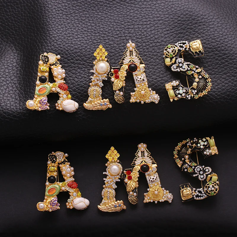 Barlaycs Retro Luxury Natural Emerald/Ruby/Pearl/Resin/Letter/Bee/Skull Brooch Pins for Women and Men Party Dresses Accessories