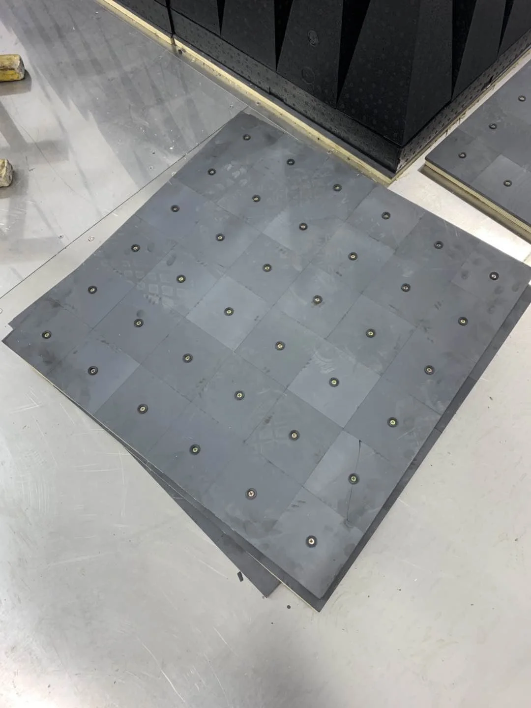 
6.7mm thickness 100*100 Ferrite tiles for EMC Chamber 