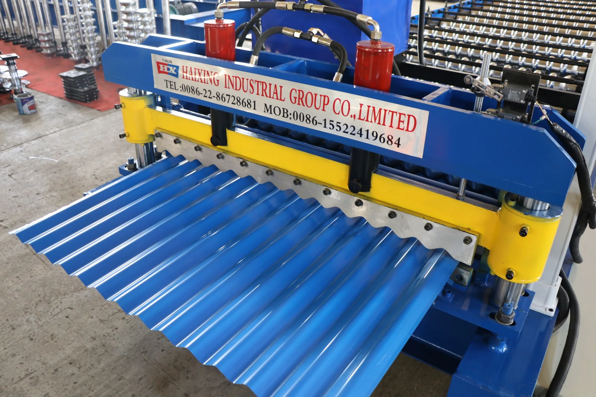 Corrugated sheet roll forming machine