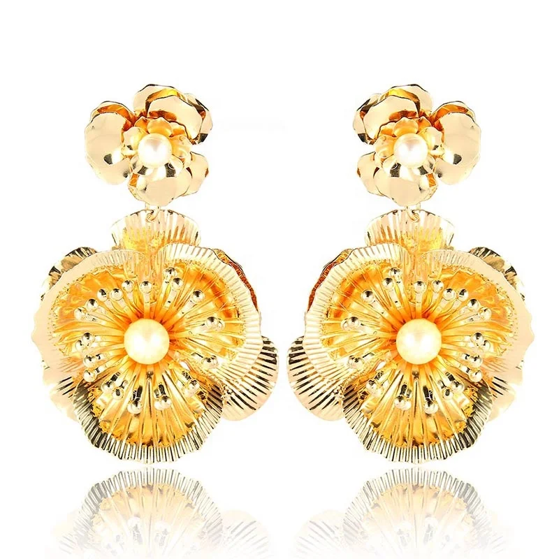 

Women New Fashion Pearl Bigl Long Gold Color Exaggerated Flower Drop Earrings Stereo Multilayer Big Flower Earring, Photo color