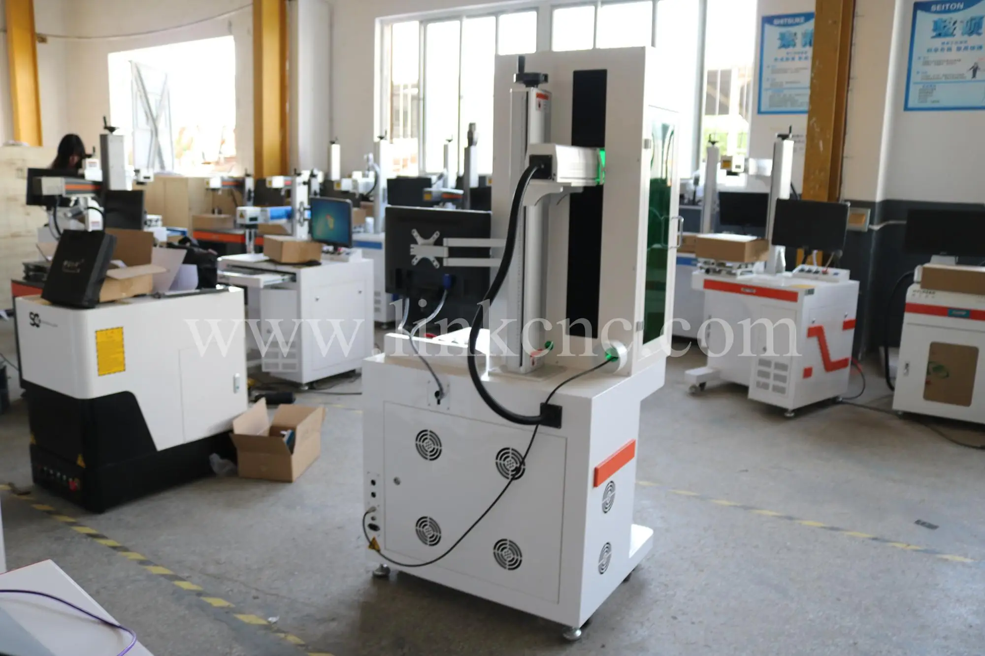 Semi-closed Desktop 20w 30W 50W Metal Label Name Plate fiber laser marking machine
