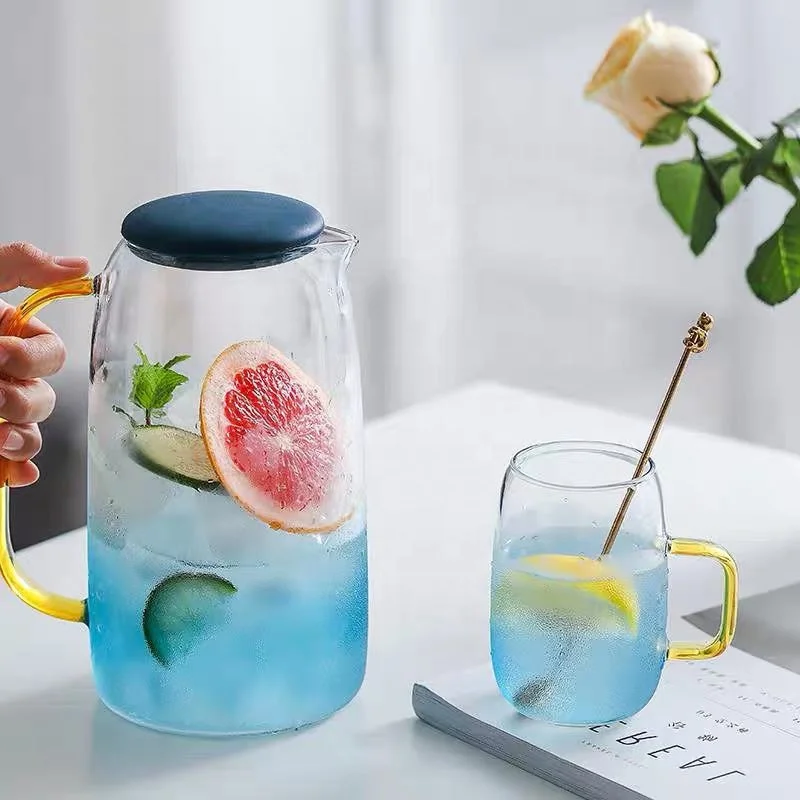 

Handmade Borosilicate Glass Pitcher With Silicone Lid Water Carafe/ Jug For Water And Juice Beverage