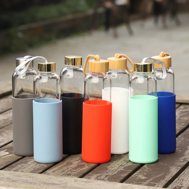 

550ml High quality borosilicate bamboo lid glass water bottle with silicone sleeve, Pantone color