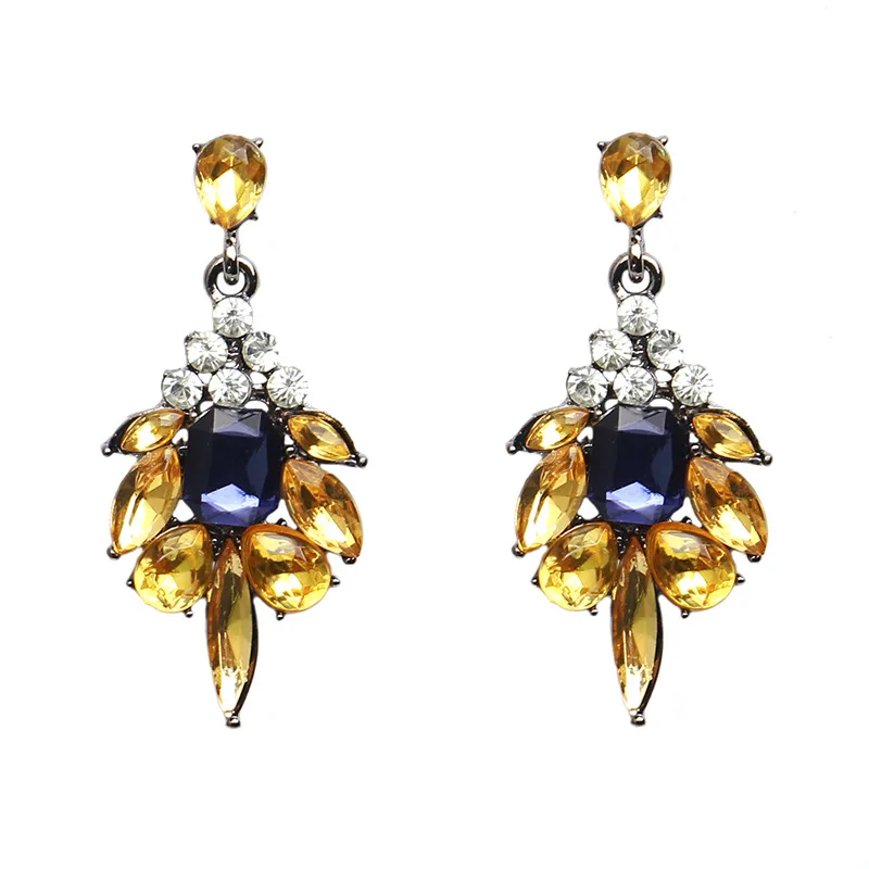 

Inlaid zircon female shiny crystal temperament earrings, N/a
