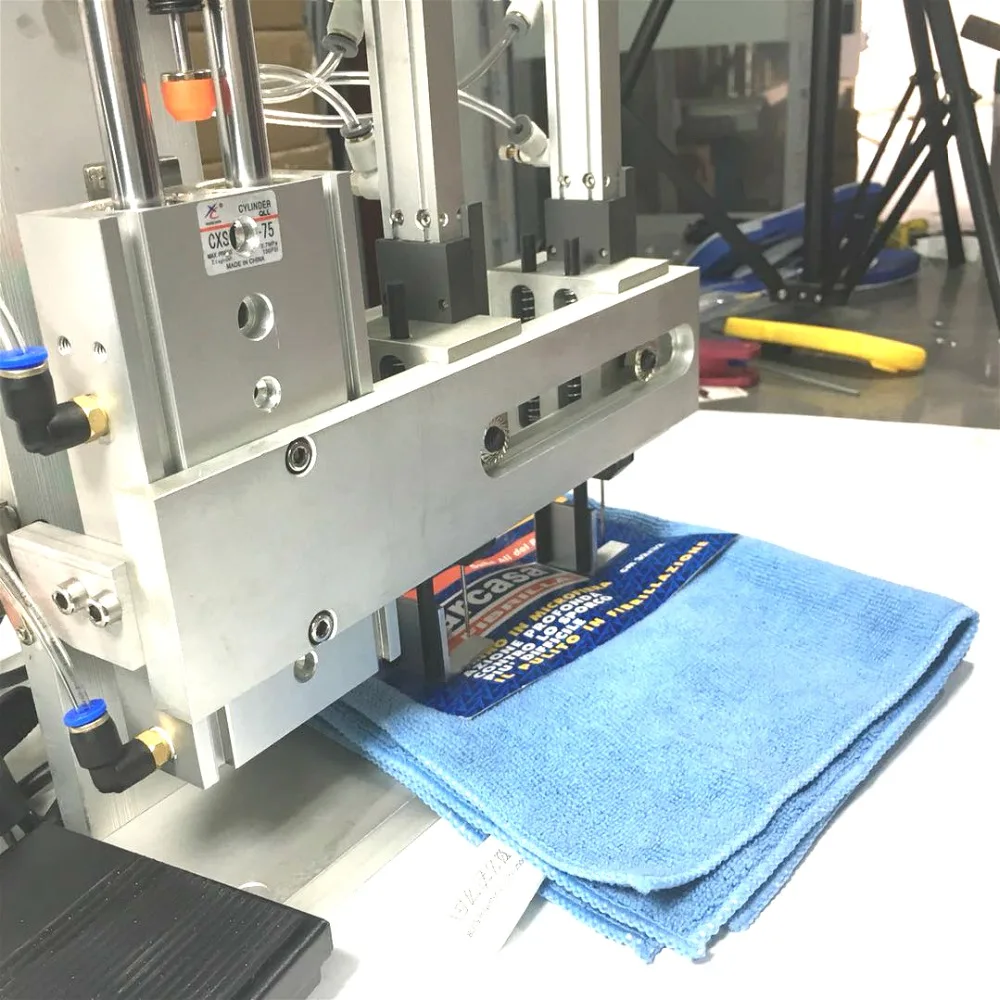 
TM 5210 Microfiber Towels Tagging Machine For cleaning Towels 