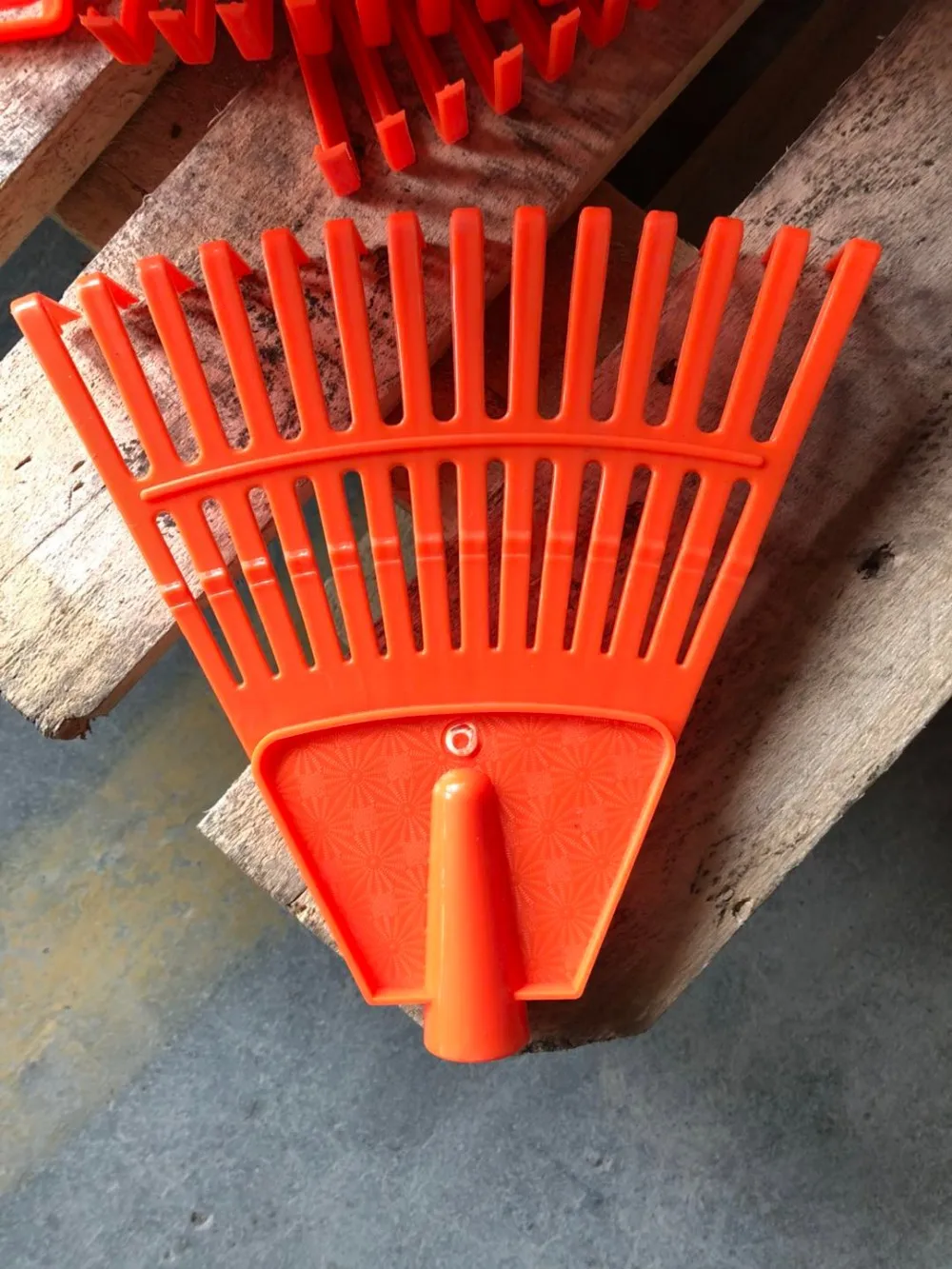 Small 14 Teeth Child Garden Plastic Rake With Short Wood Handle Buy Mini Garden Rake,Garden