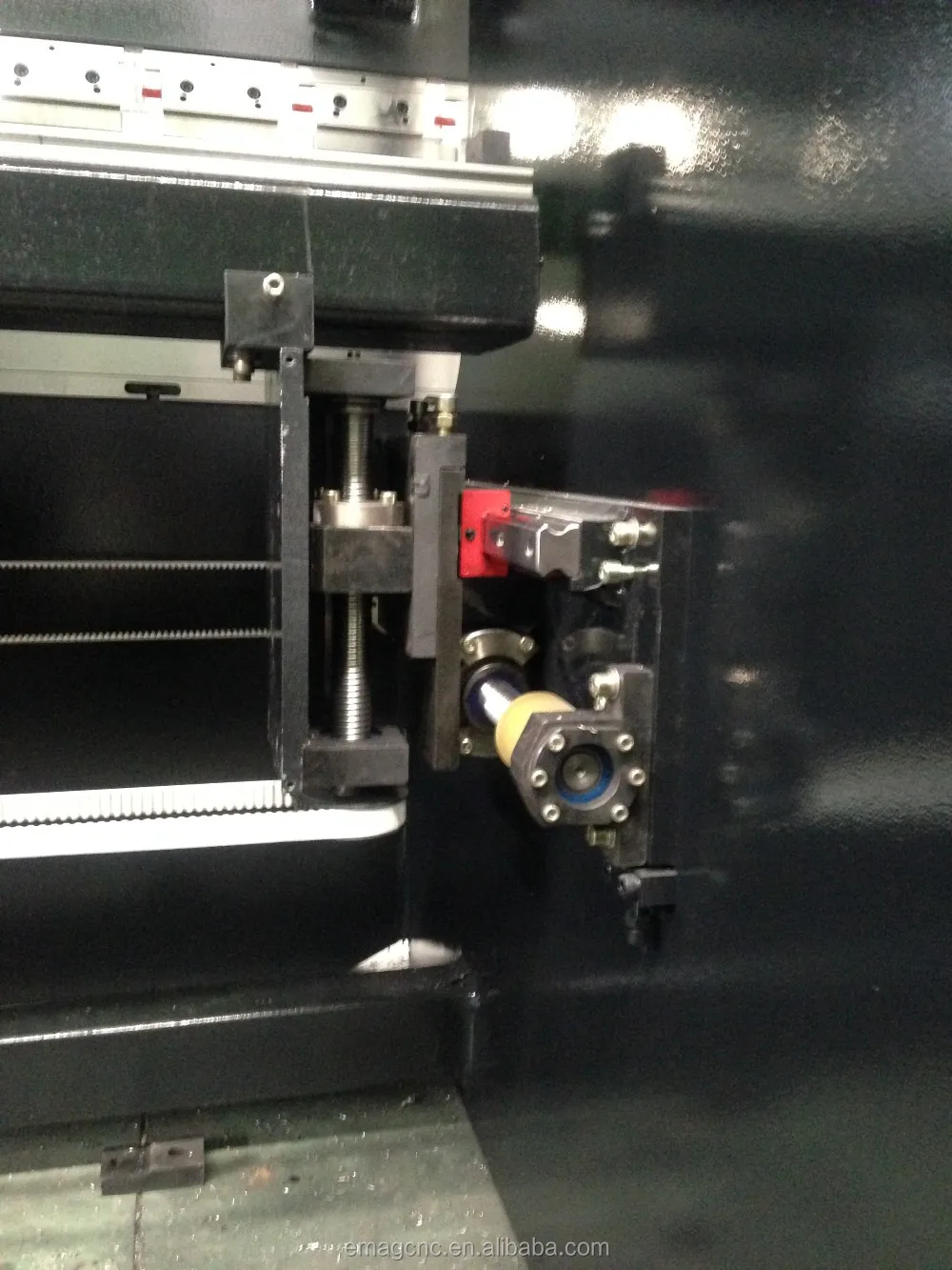 10Back gauge details of CNC press brake.JPG