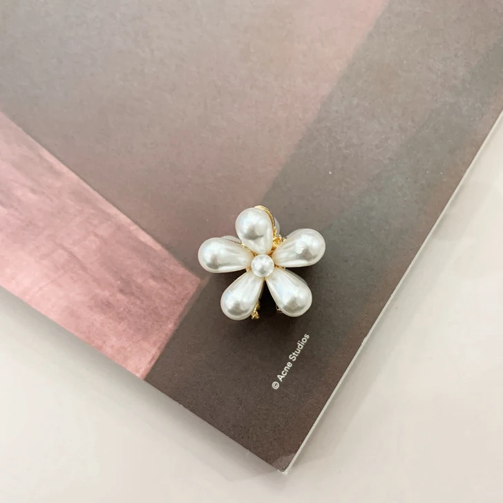 Fashion Women New Design Girls Hair Accessories Metal Gold Flower Pearl Hair Clip Mini Hair Claw For Women