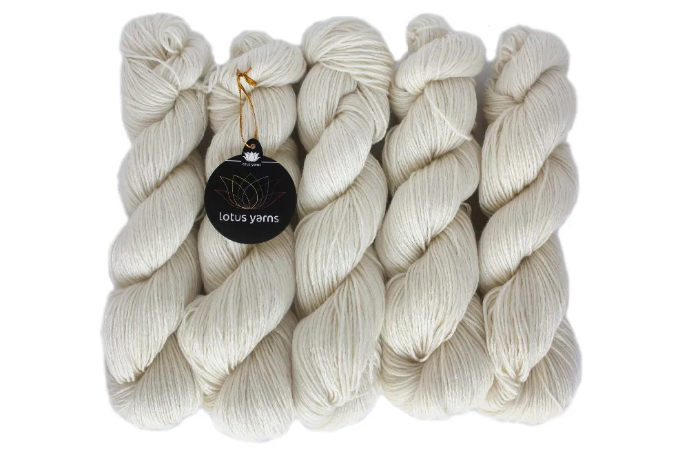 100superwash Extrafine Merino Wool Yarn In Natural White Color For Hand Dye Dk/worsted Weight