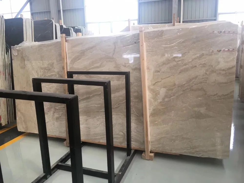 经典的米色卡布奇诺大理石板墙装饰砖