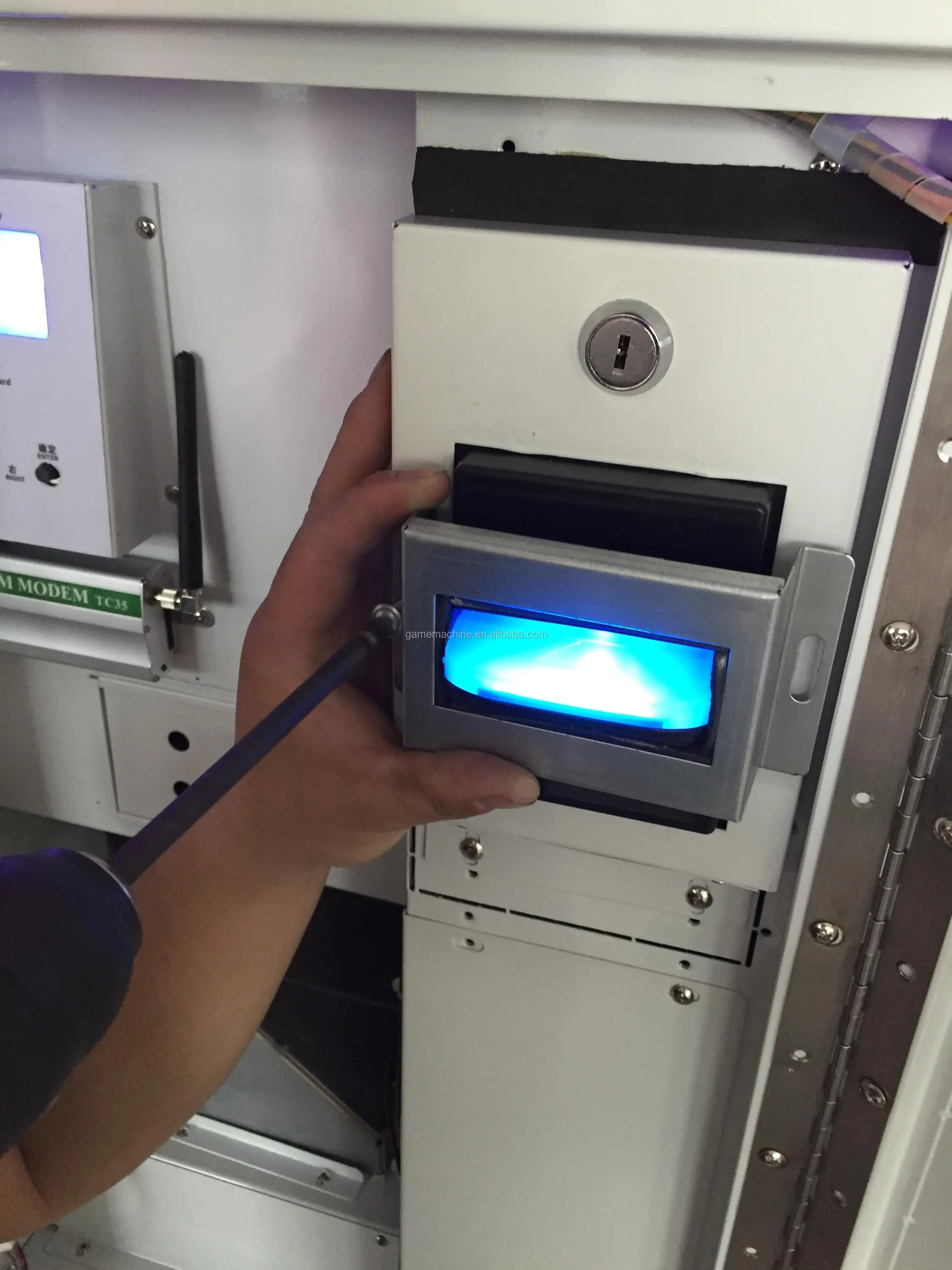 Laundry Equipments Token Coin Change Machines With Bill Acceptor Coin