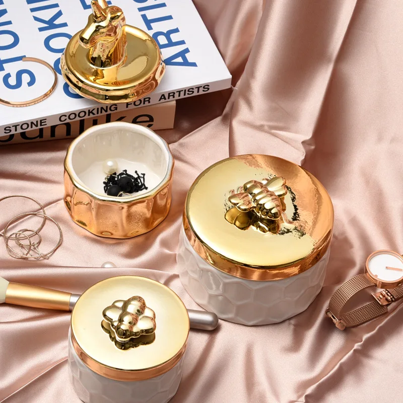 

Rose cover ceramic jewelry box