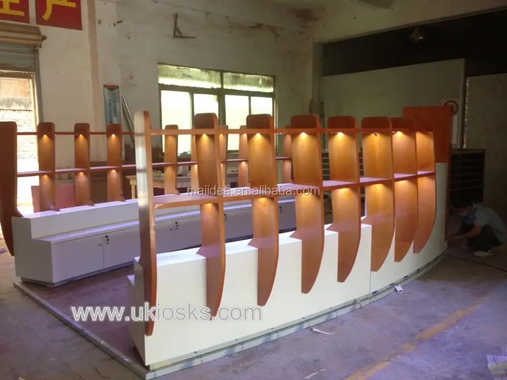 mall shoes kiosk 