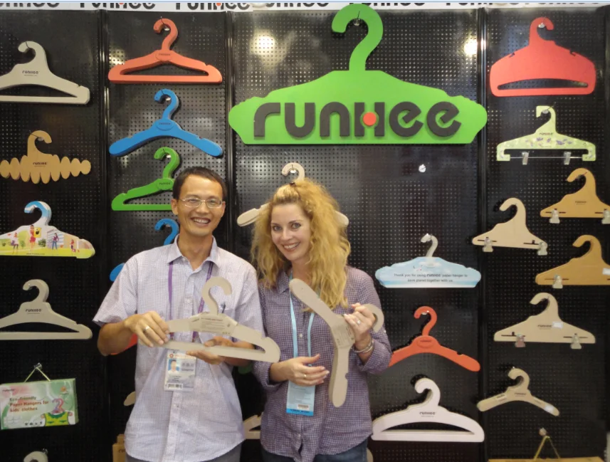 Biodegradable Baby Bib Cardboard Hanger Custom Logo Printed 2.0mm-3.5mm Thickness