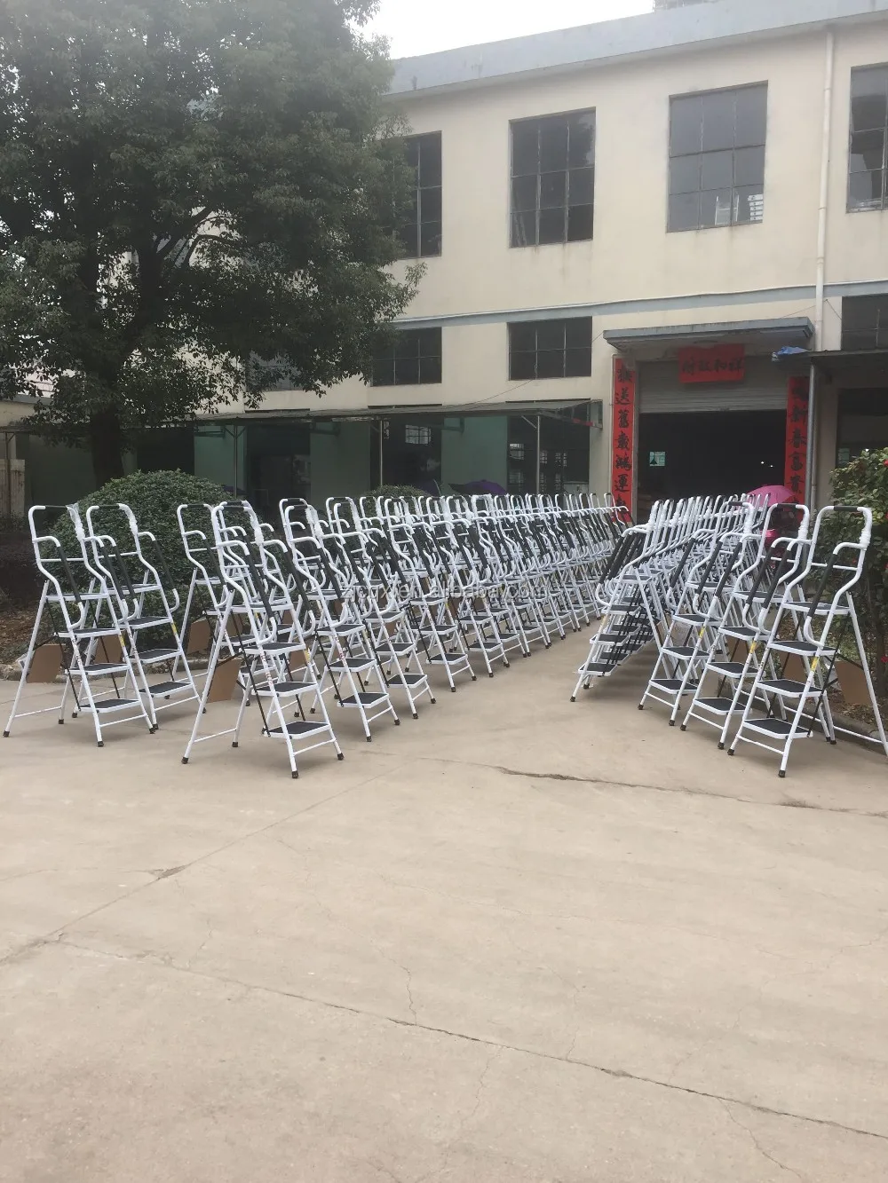 Amazon New 4 Step Safety Ladder With Side Safety Rails Buy Folding