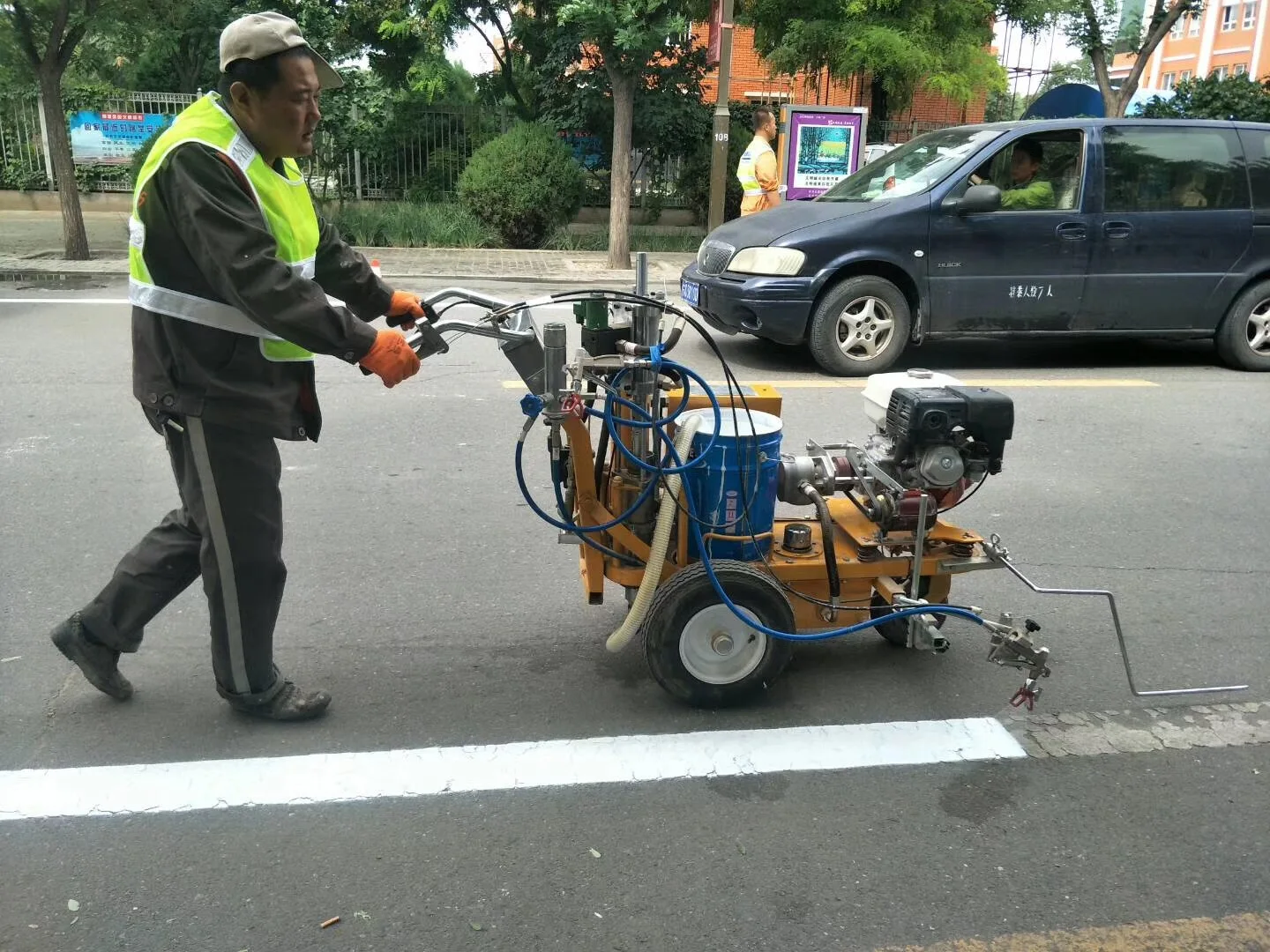 Thermoplastic hot melt line road marking machine for sale.jpg