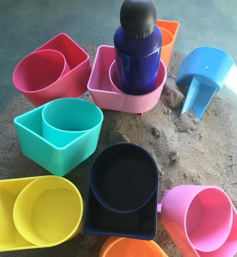 

Hot selling promotional plastic Beach Buddy Beverage Drink Sand Coaster Cup Holders, Many colors