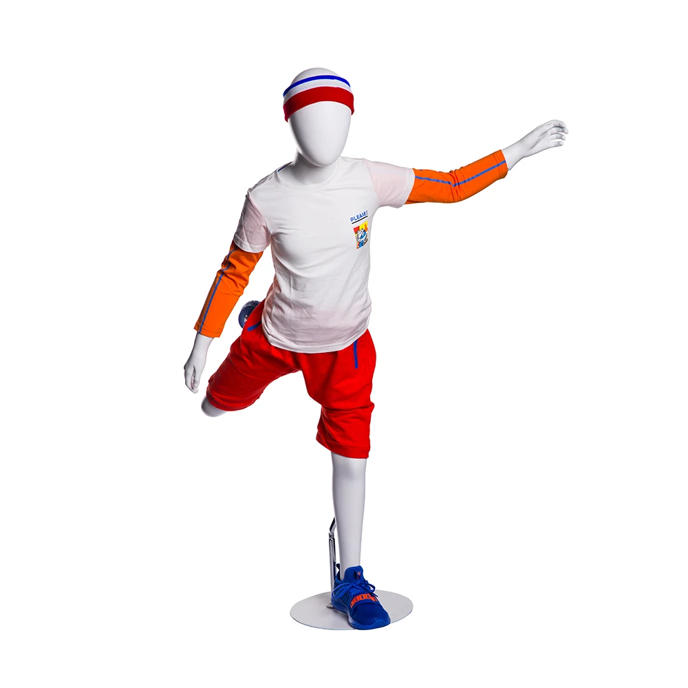 Спортивный манекен. Манекен в спортивной одежде. Манекен спортивный детский. Манекен футболиста. Манекены для спорт костюма.