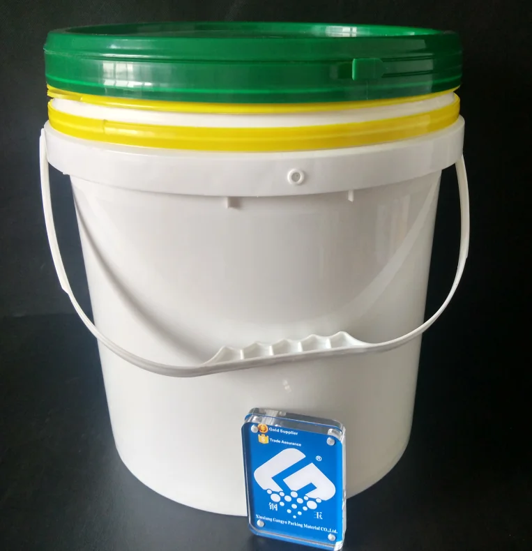 five gallon buckets with lids