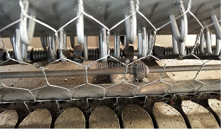 Fully automatic hexagonal wire mesh making machine