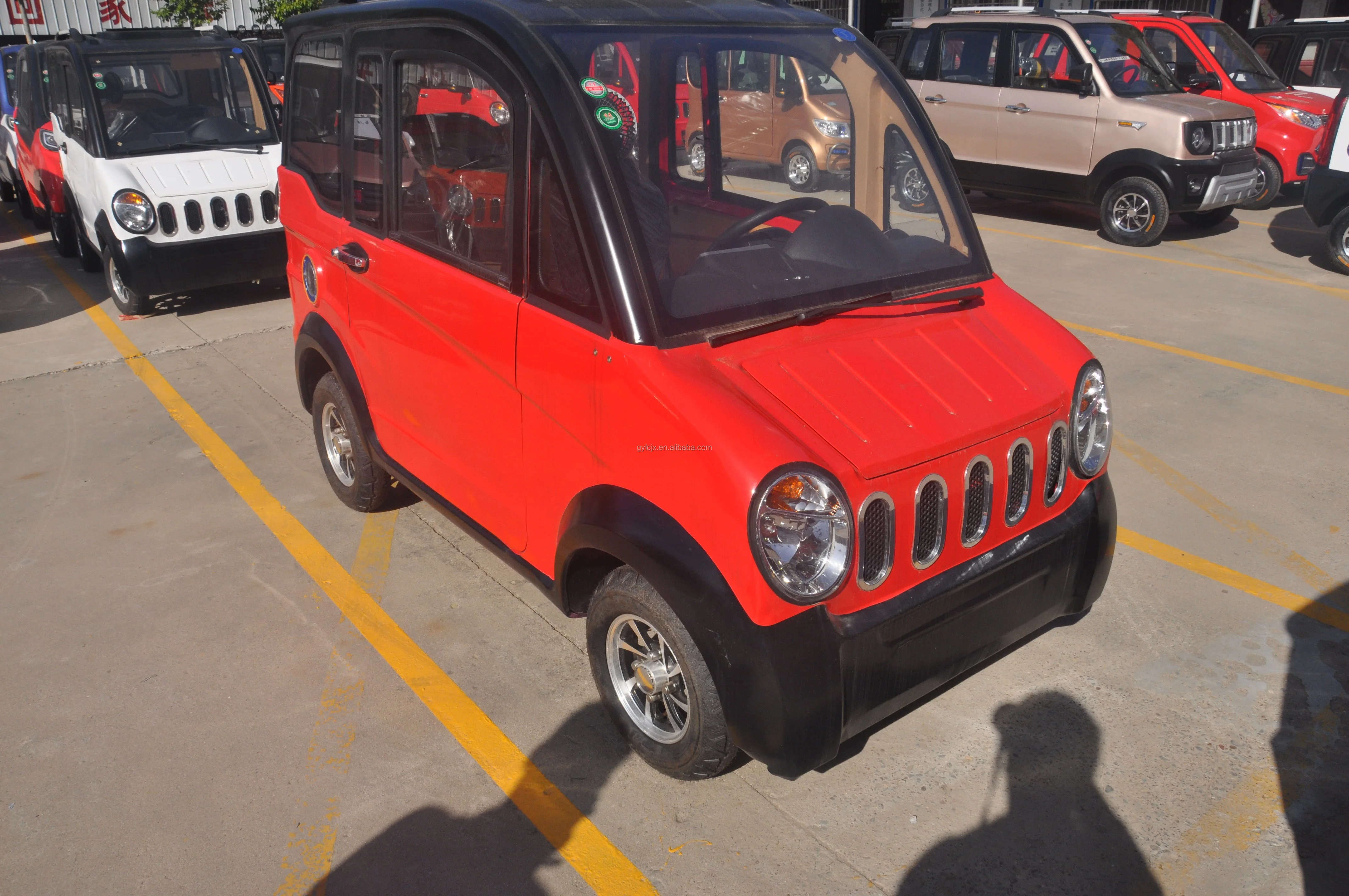 热销电动四轮微型电动汽车客四两轮车