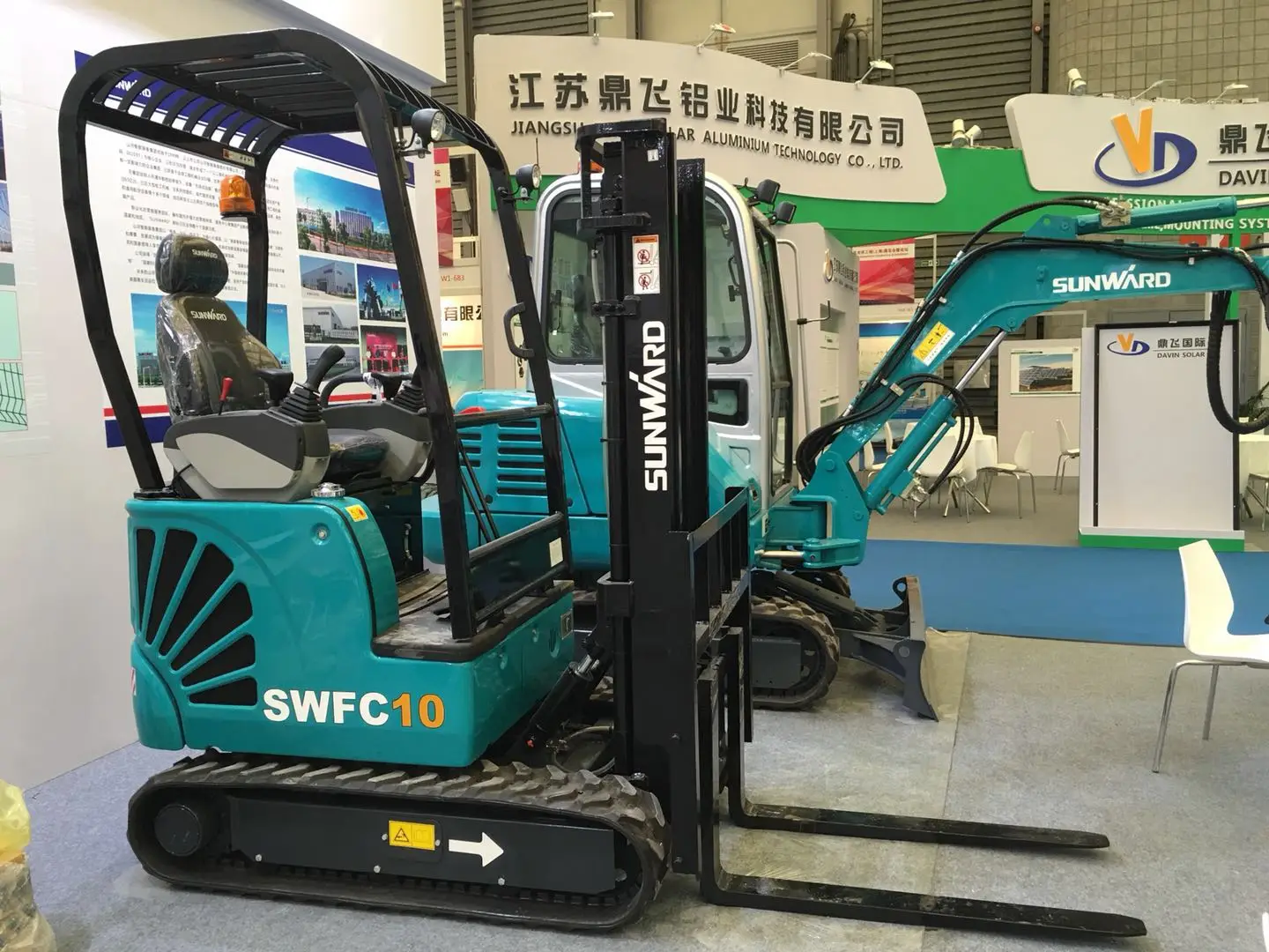 2.5 ton mini outdoor diesel crawler forklift truck