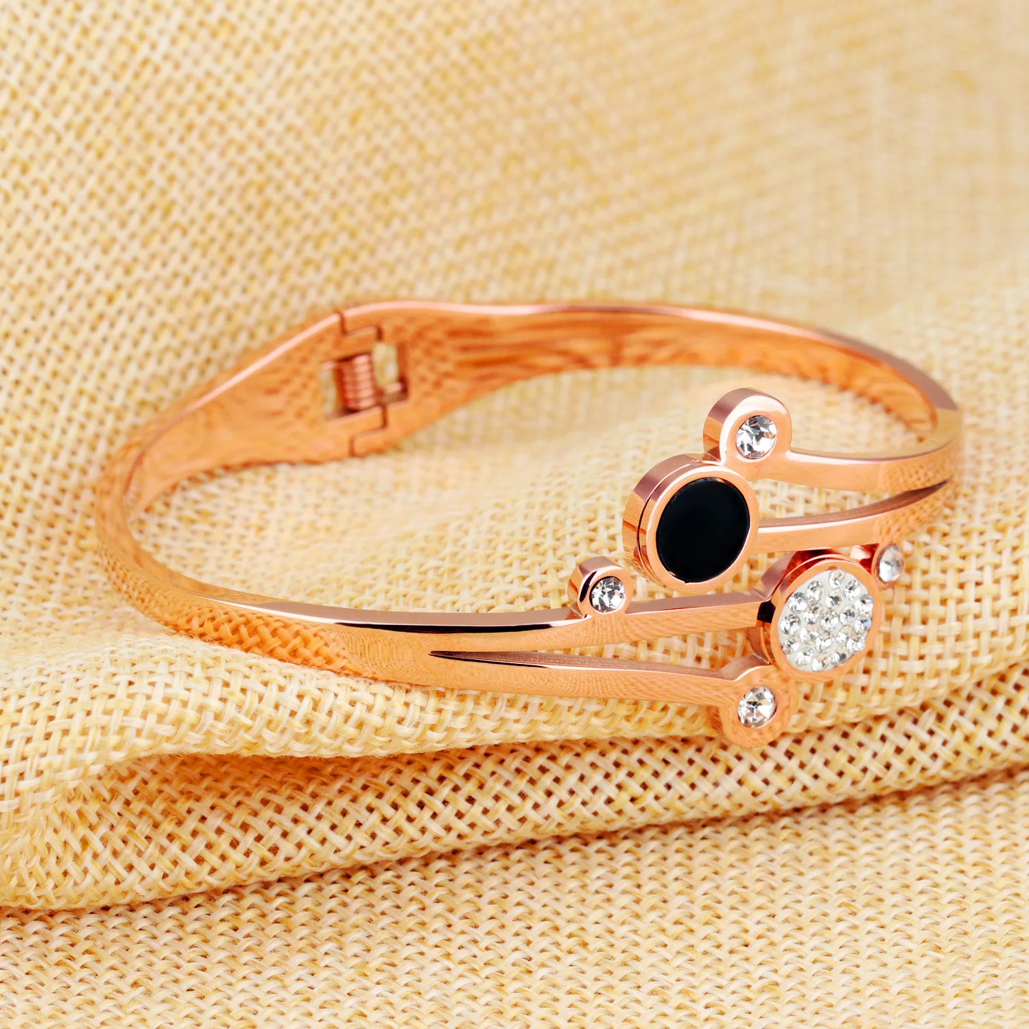 shell diamonds bangle design,stainless steel custom bangle bracelet