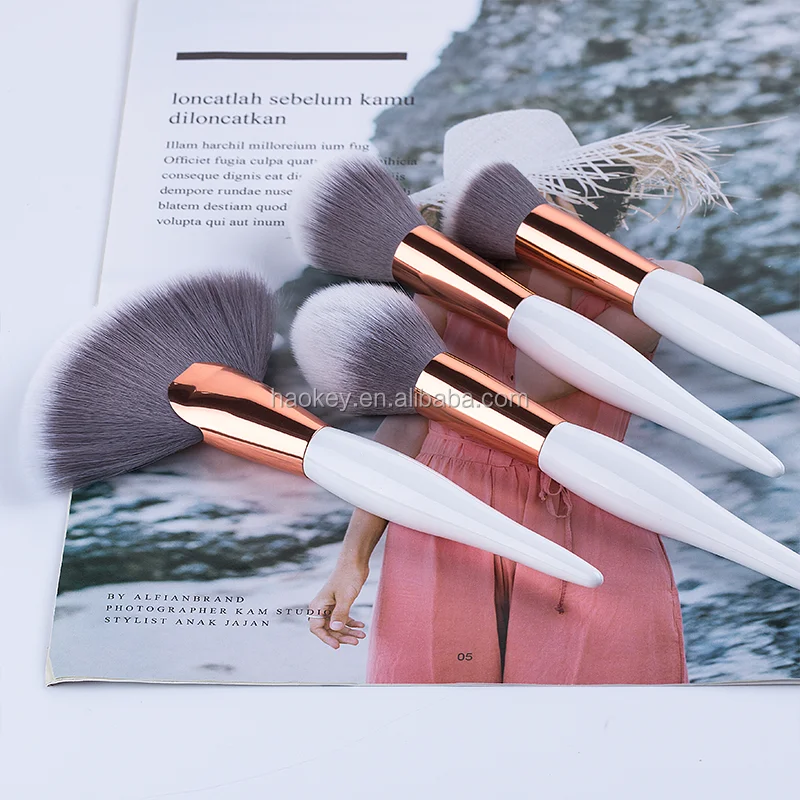

Customized Logo Face Powder Brushes Wood Handle White 8pcs Makeup Brushes Set