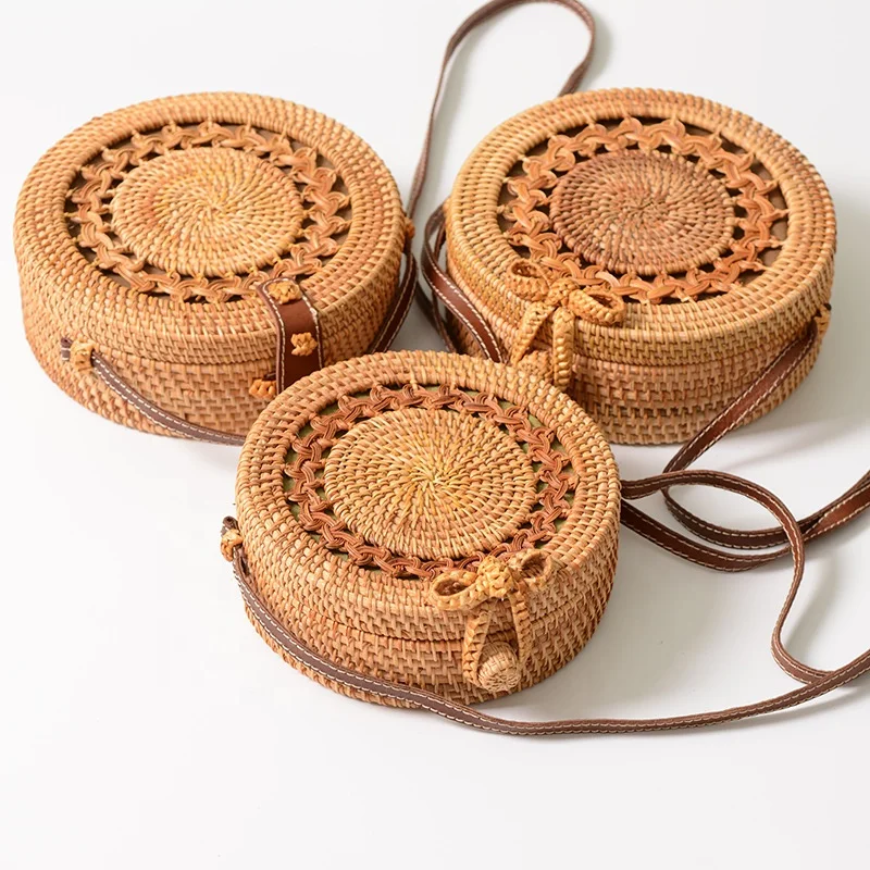 

2019 New Pattern Round Rattan Straw Beach Bag with Genuine Leather Strap