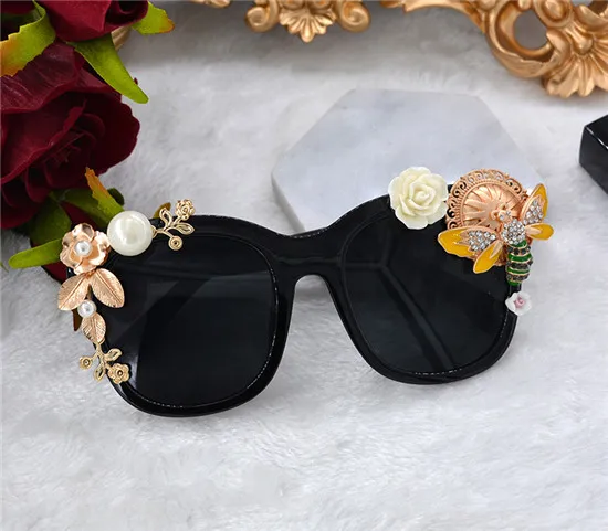 

WIIPU Fashion Bee Butterfly Pineapple Pearl Accessories Glasses Female Decoration Sunglasses