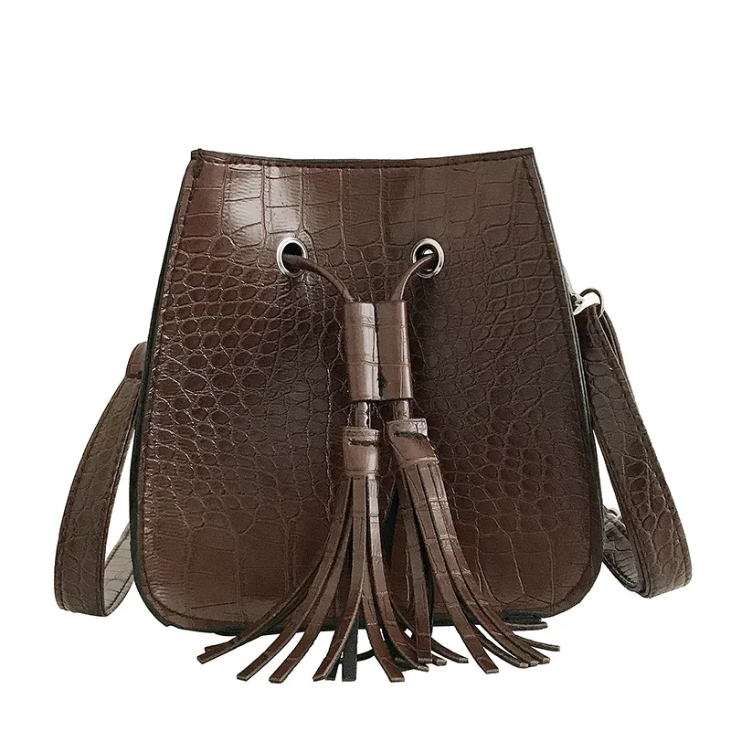 

Wholesale fashion tassel leather crossbody bag black woman shoulder bag