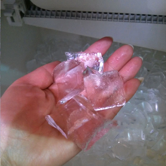 360kg/24h Big Crescent Ice Icemaking Machine In Bar / Commercial