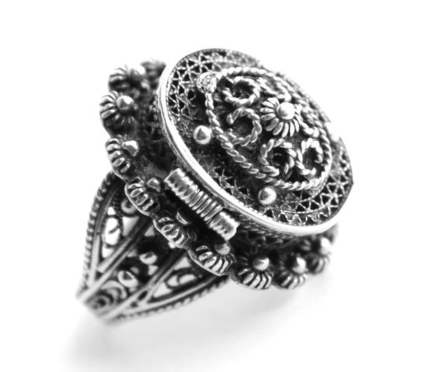
Custom Vintage old silver locket ring for women 