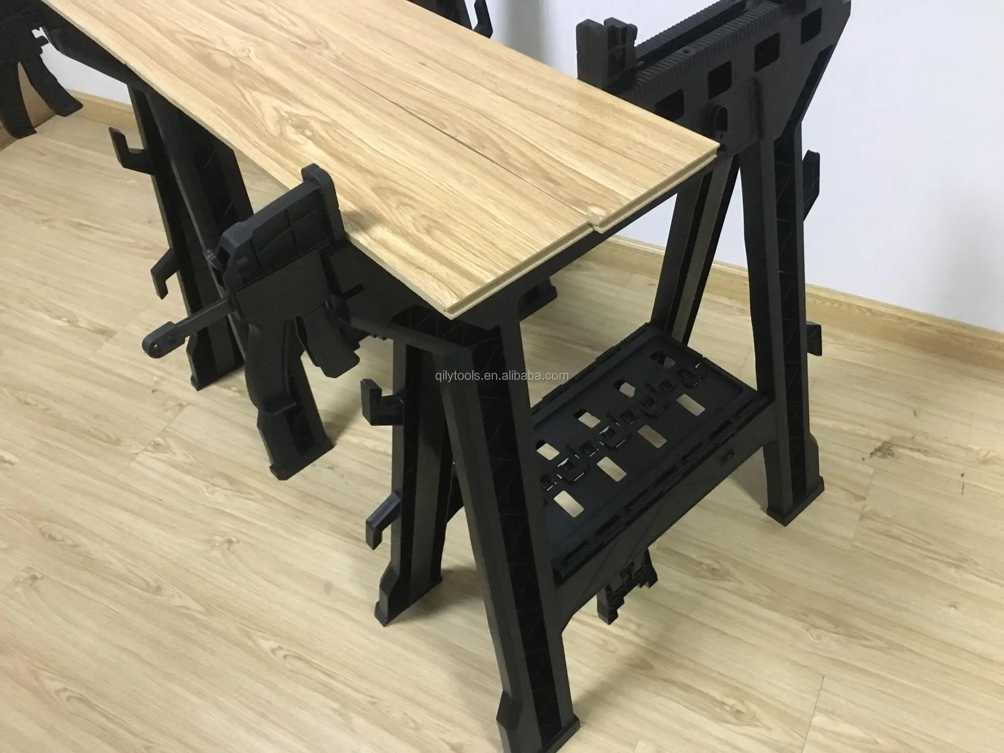 クランプ付きの黒い折りたたみ式コンパクトワークベンチsawhorseワークテーブル容量1000ポンド Buy ワークベンチ Sawhorse クランプ Sawhorse Product On Alibaba Com