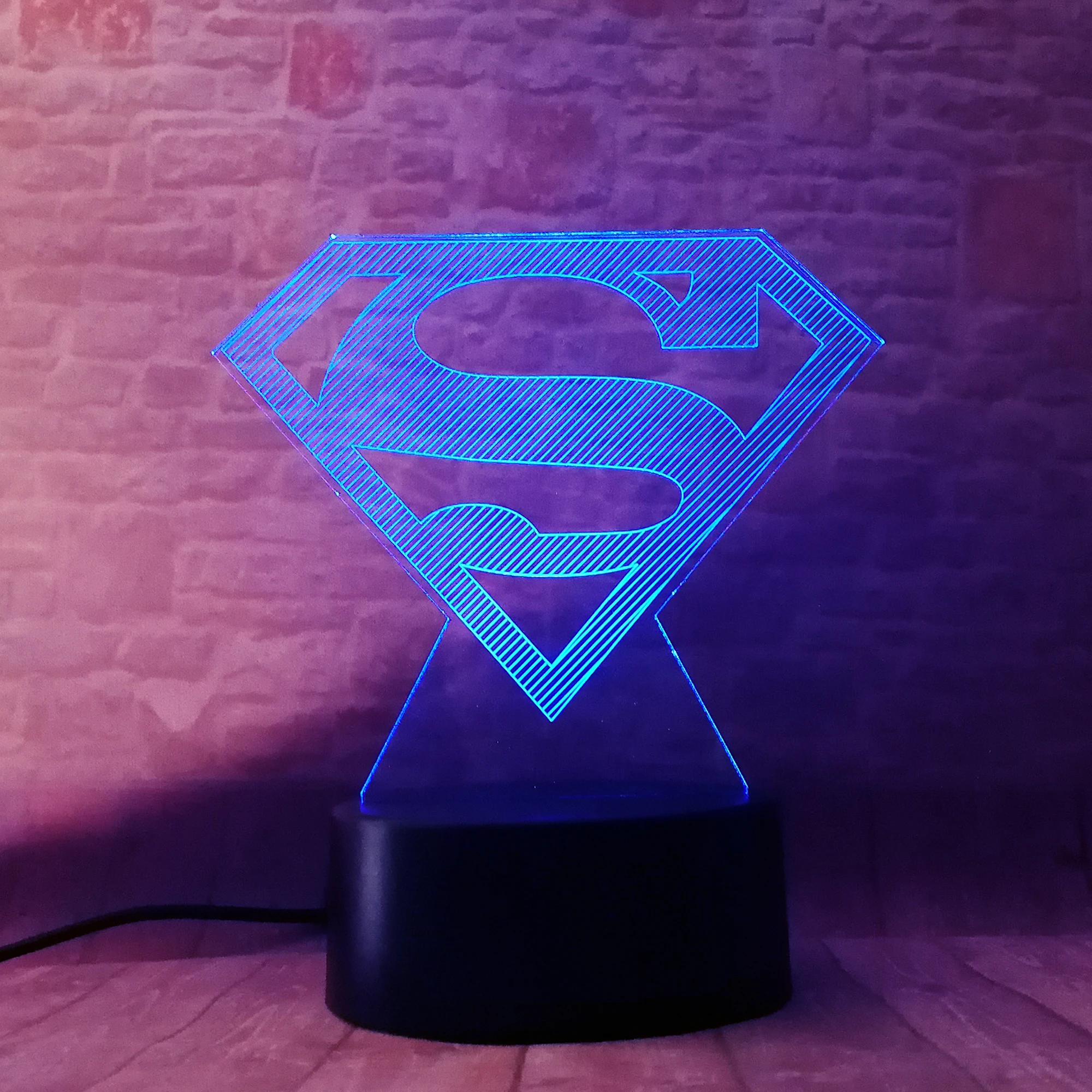 

LED Luminous 3D Flashing Nightlight Visual Illusion Light Glow in the Dark Night Super Hero Action Figure Superman Model Toys, 7 colors