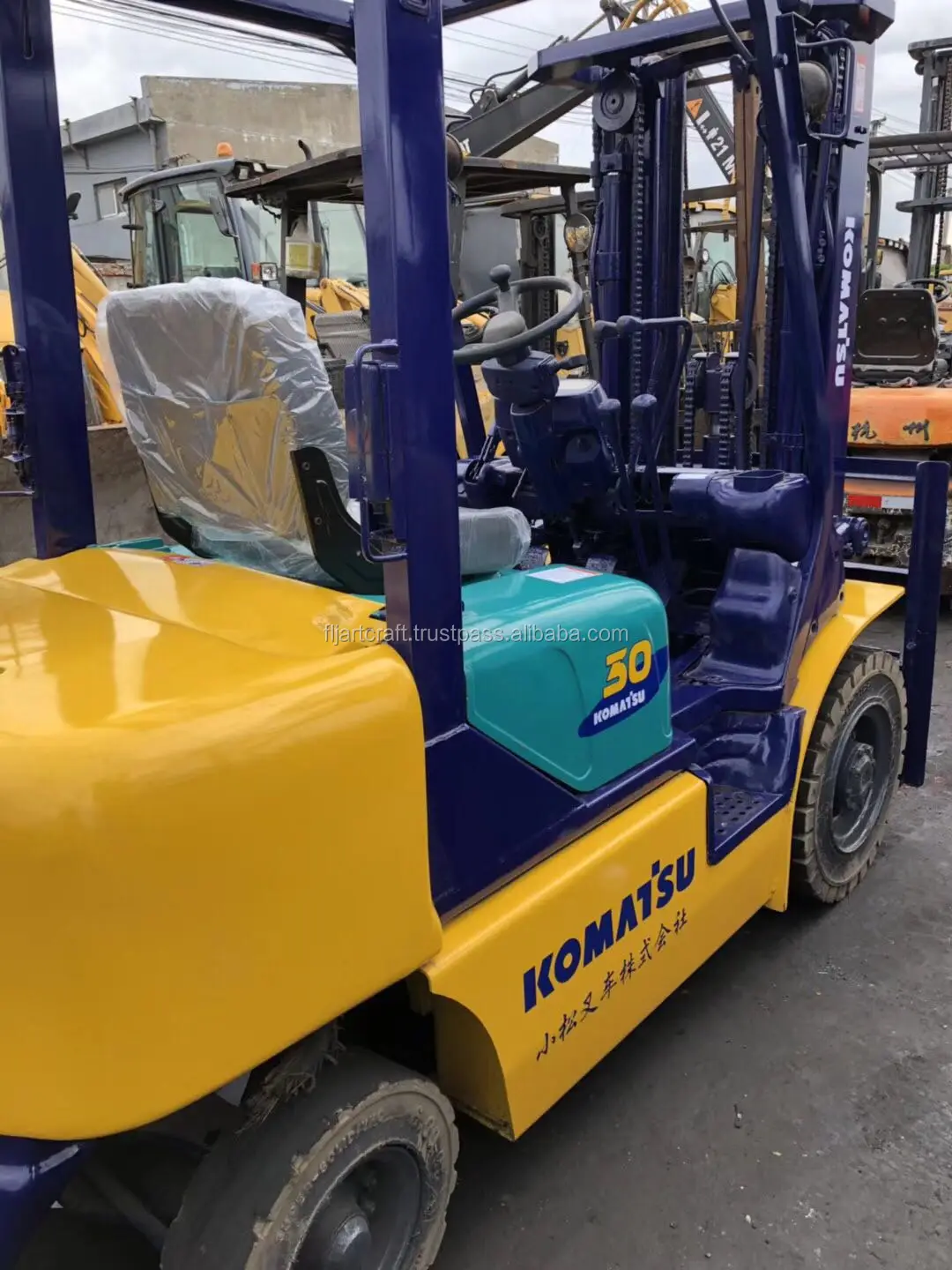 Used Japan Komatsu Fd30 3 Ton Diesel Manual Forklift With Three Mast