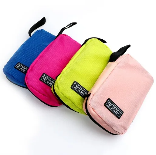 

Convenient travel wash bag heat resistant cosmetic bag with hook