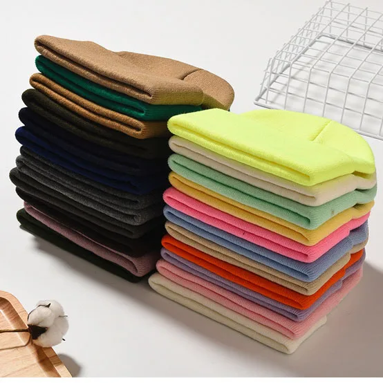 
High quality cheap long ribbed acrylic cuffed plain custom knitted beanie with woven label 