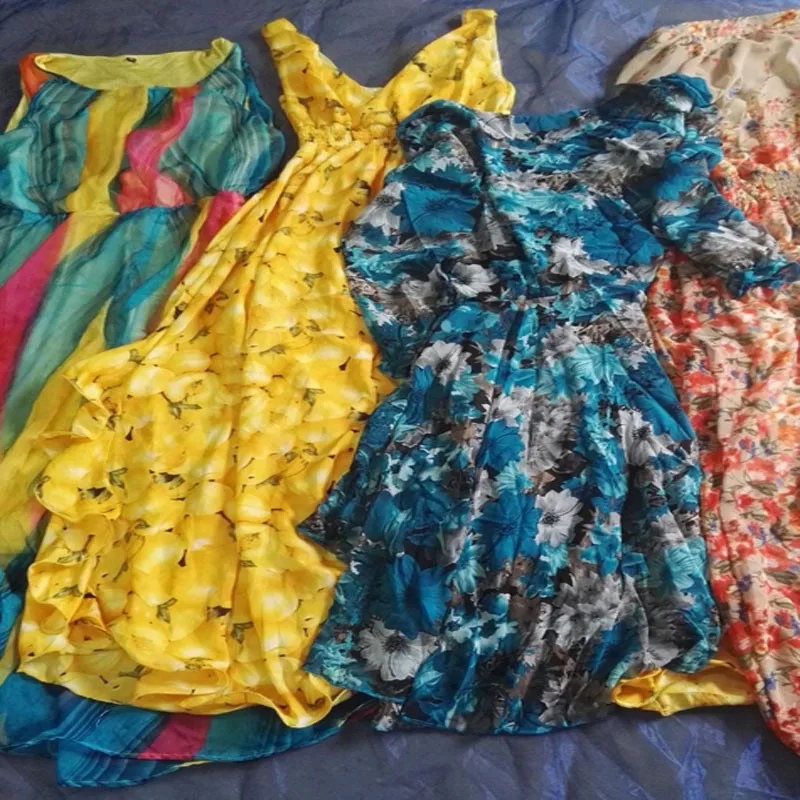 为价格合理的女性提供优质旧衣服混合风格二手丝绸连衣裙