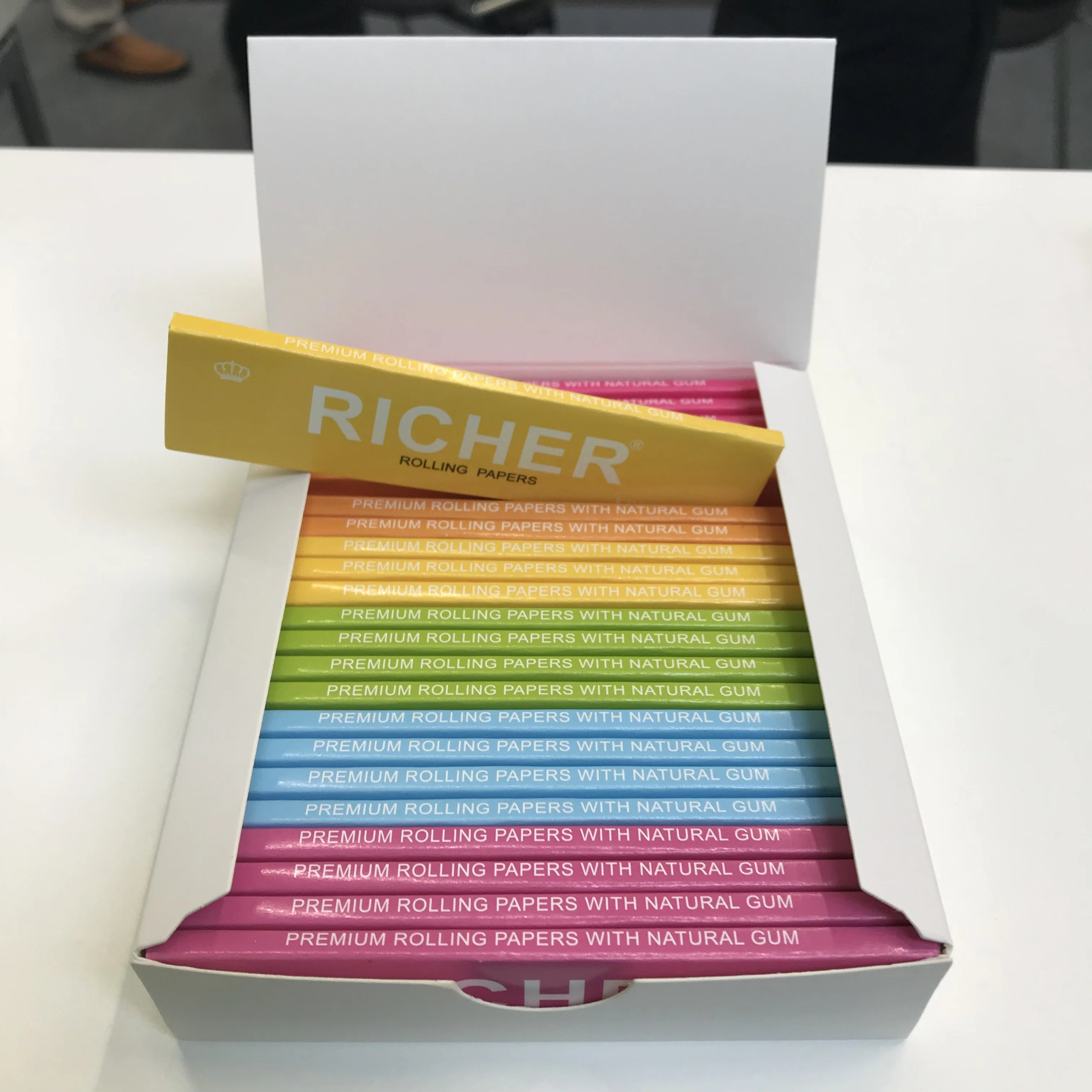 Mixed Designs Assorted Color Custom Printing Smoking Rolling Papers